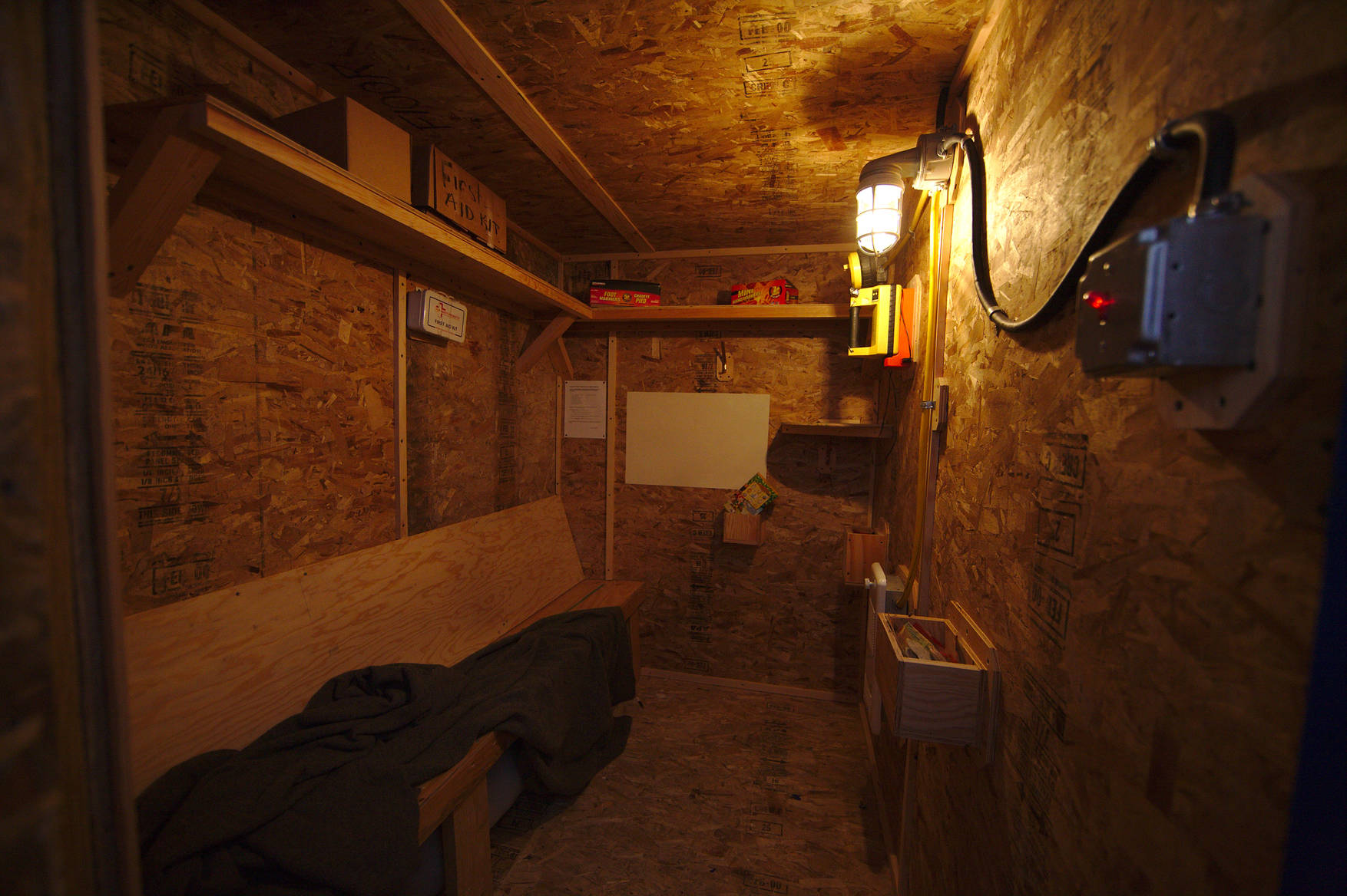 The main tunnel segment contains a warming shack after about two thirds of its length